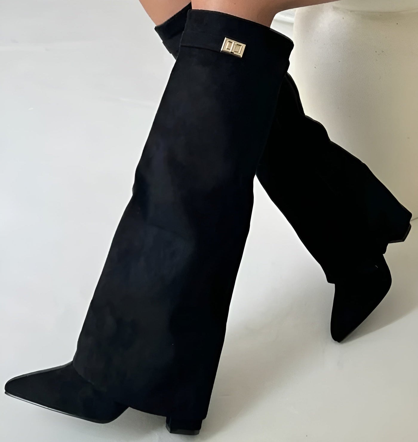 Women's boots with block heels and an elegant fit, featuring buckles in suede or leather